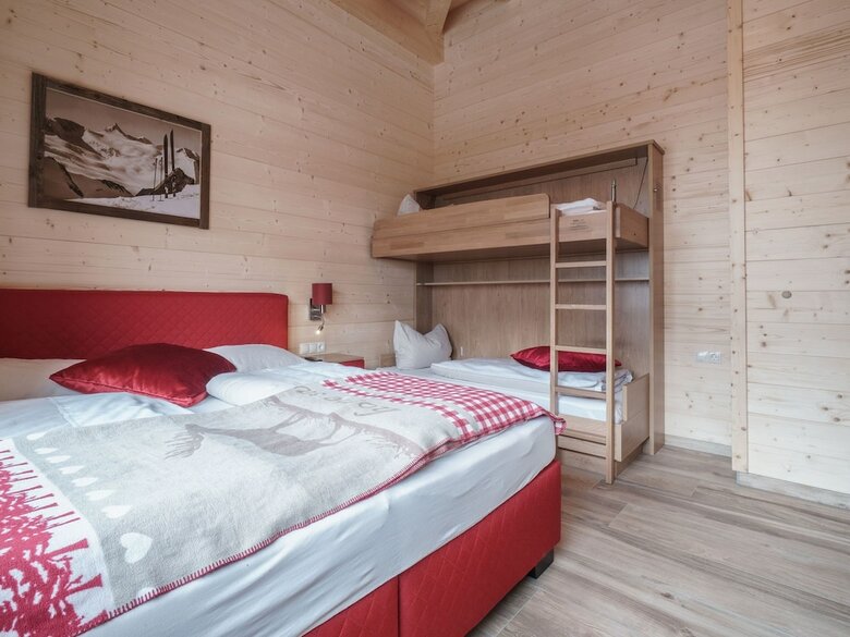 Spacious Chalet With Jacuzzi In Kaprun