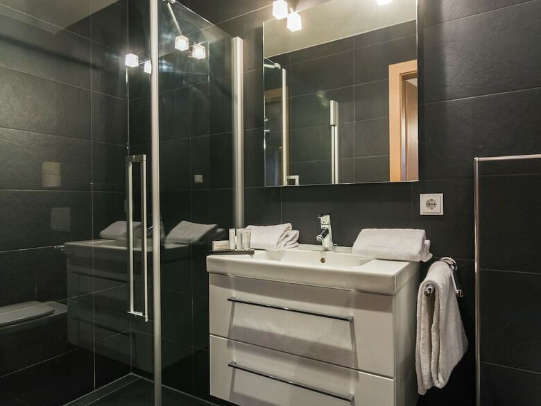 Chalet In Piesendorf With Sauna, Jacuzzi, Pool & Whirlpool