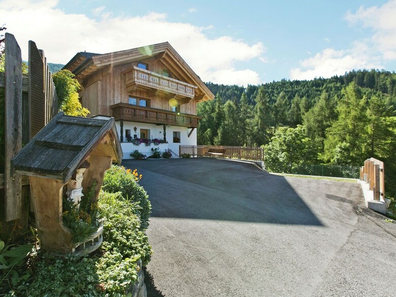 Spacious Apartment In Fendels Amidst Mountains