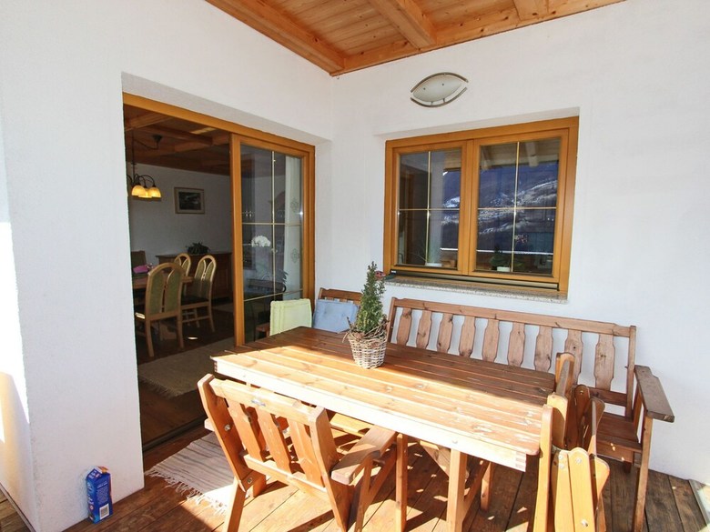 Cozy Apartment In Wenns With Garden