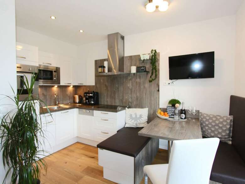 Cozy Apartment With Garden In Wenns