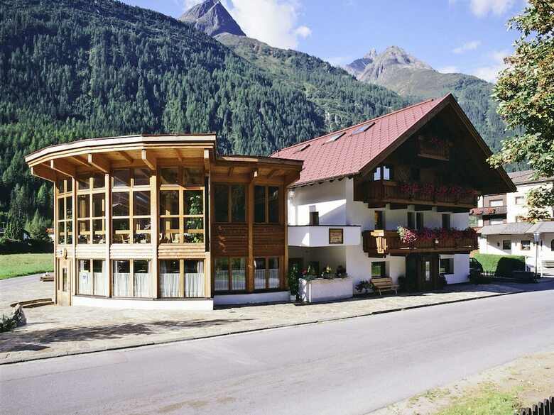 Comfortable Apartment In L�ngenfeld Near Ski Area