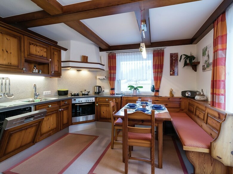 Spacious Apartment In �blarn Near Schladming Ski Area