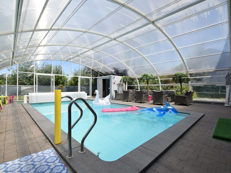 Pleasant Holiday Home With Sauna And Jacuzzi In Courtil