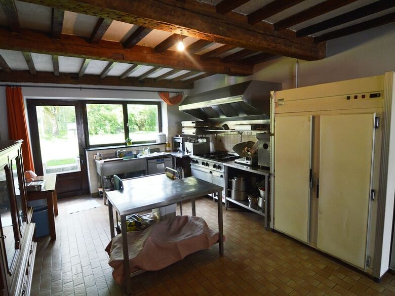 Country Cottage For Groups With A Pool Table And Professional Kitchen