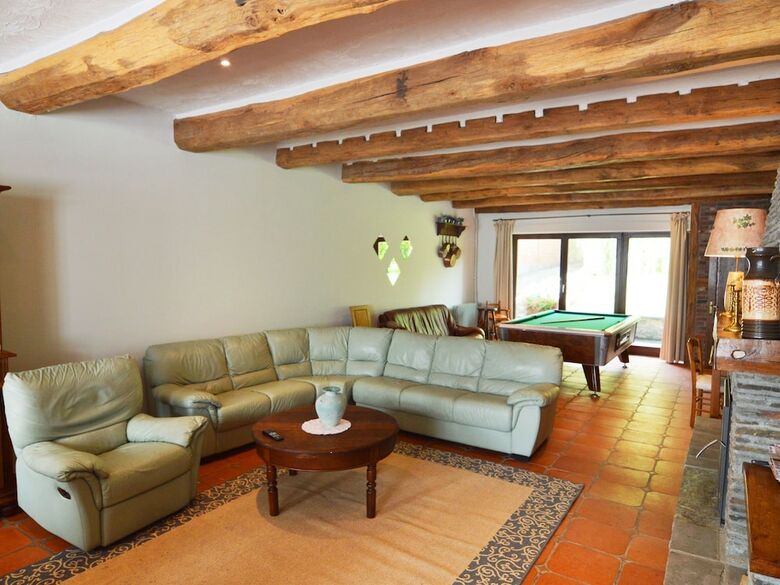 Country Cottage For Groups With A Pool Table And Professional Kitchen