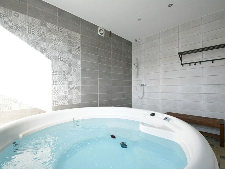 Spacious Farmhouse In Houyet With Jacuzzi