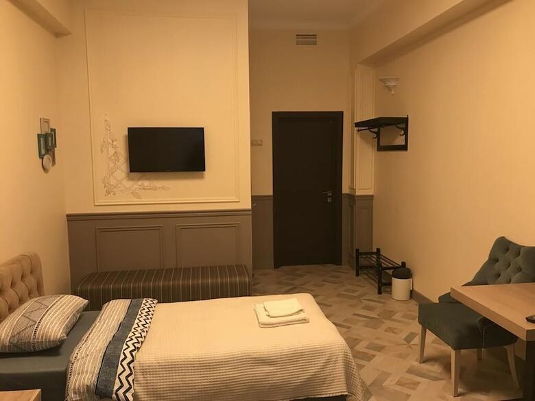 Leon Hotel