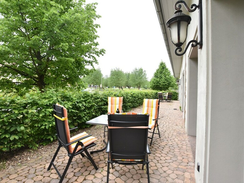 Beachside Apartment In Pepelow With Garden