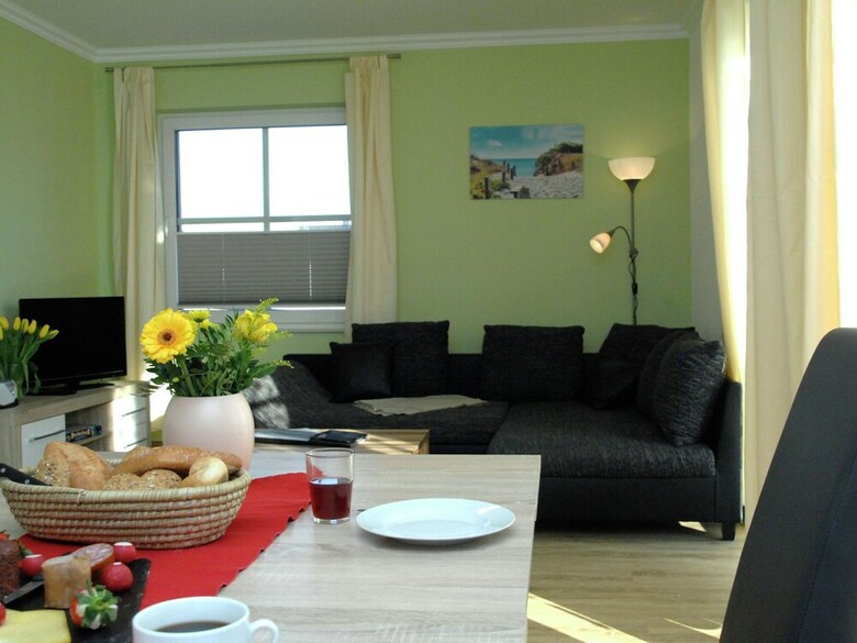 Beachside Apartment In Pepelow With Garden