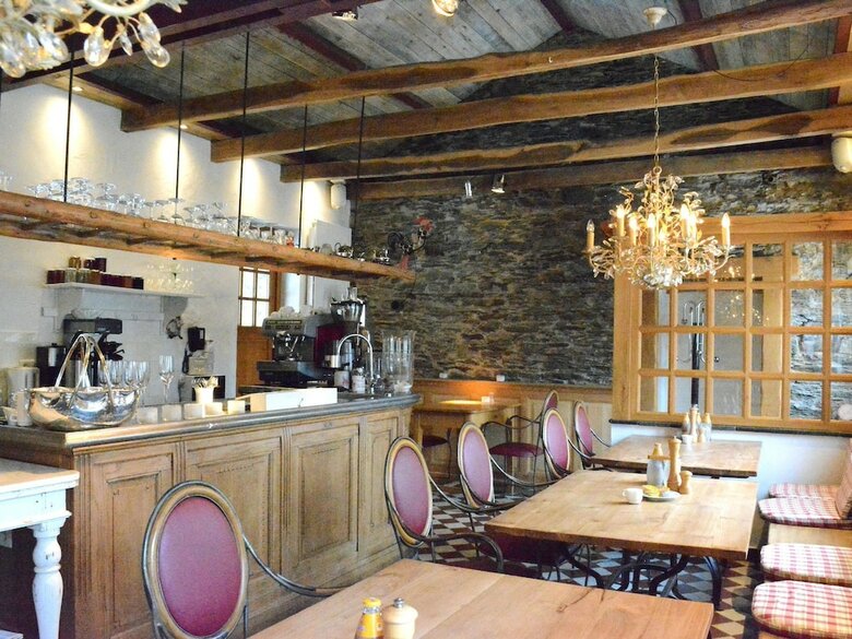 Cozy Holiday Home In Bi�vre With Jacuzzi