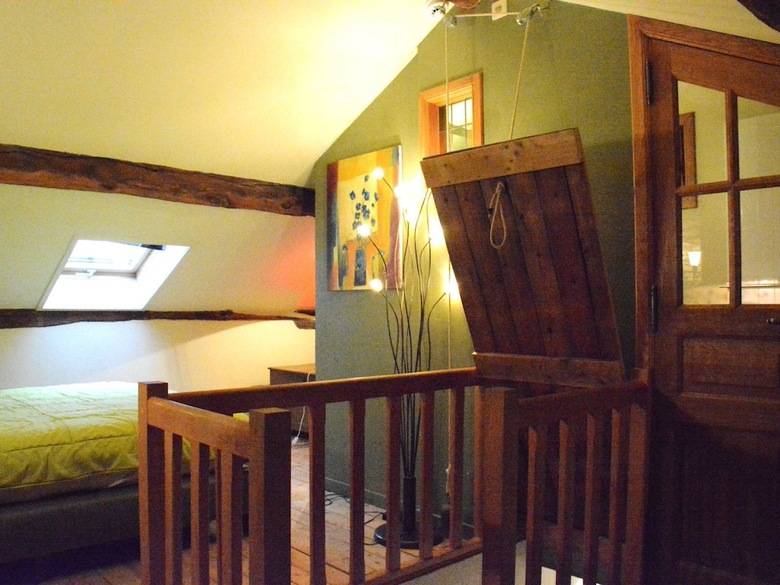Cozy Holiday Home In Bi�vre With Jacuzzi