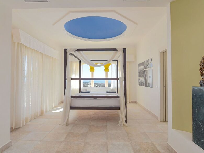 Affluent Villa In Altea With Pool And Panoramic Views