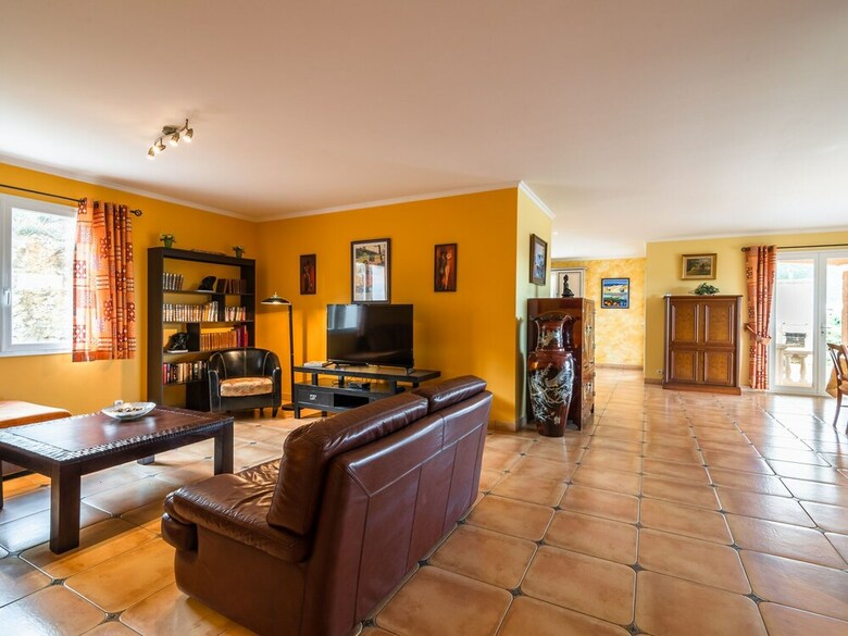 Cozy Villa In Roquebrun With Swimming Pool