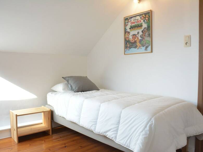 Large House With Beautiful Garden, Private Bathrooms, Beautiful Area