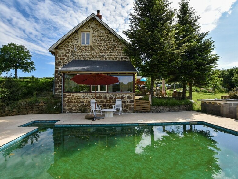 Alluring Holiday Home With Pool, Barbecue, Sun-loungers