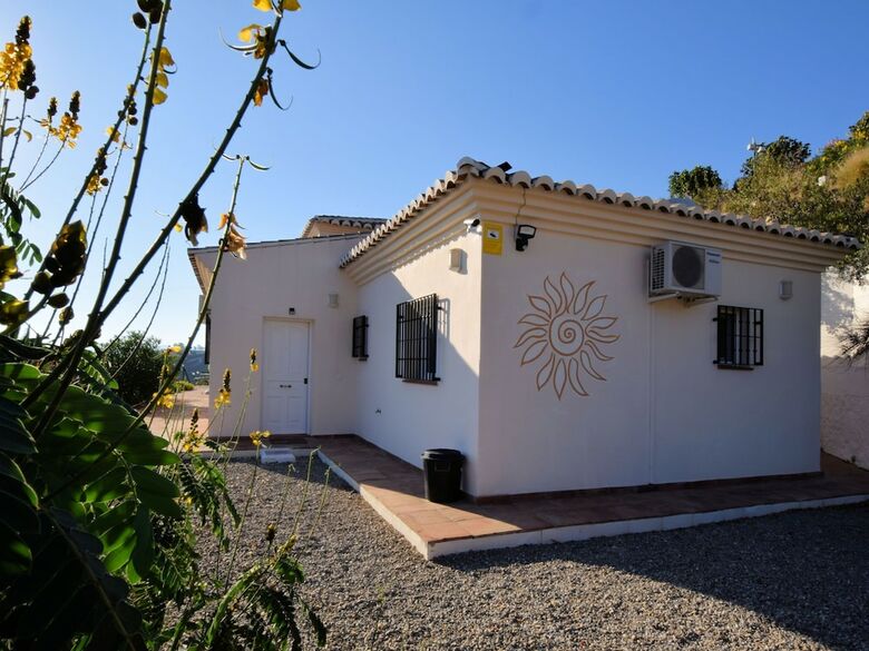 Luxurious Villa In Arenas With Swimming Pool