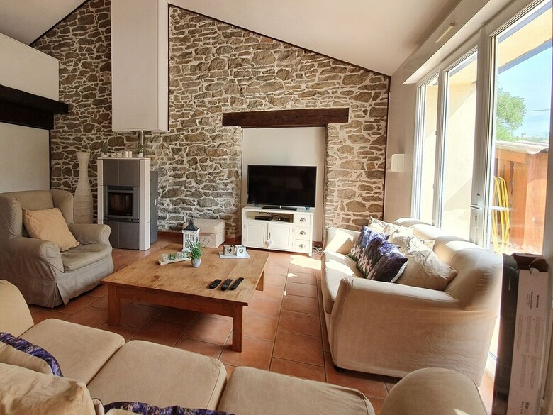 Spacious Villa With Private Swimming Pool In Marseillette