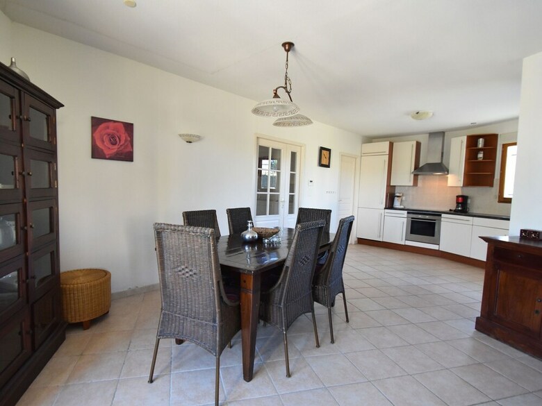 Spacious Villa With Swimming Pool, Jacuzzi, Trampoline, Swing, View, 500m Bakery