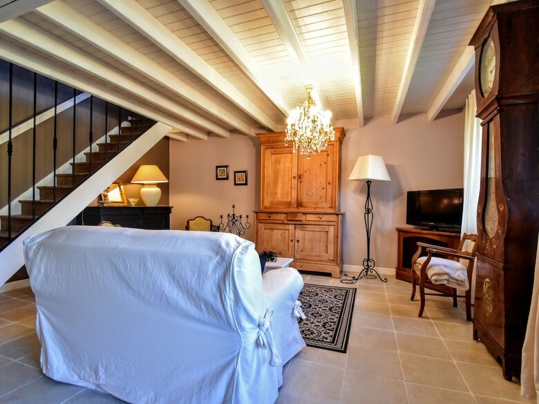 Modern Holiday Home In La Barre-de-semilly