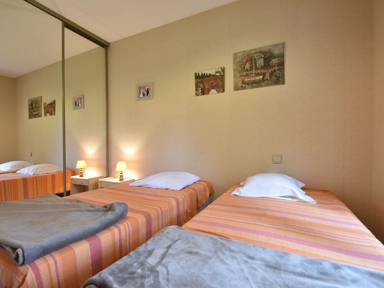 Quaint Bungalow In Pinsac With Swimming Pool