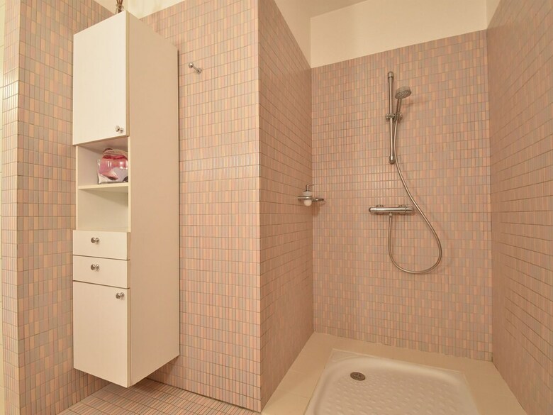 Quaint Bungalow In Pinsac With Swimming Pool