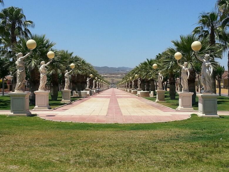 Gorgeous Villa In Mazarr�n Near The Sea