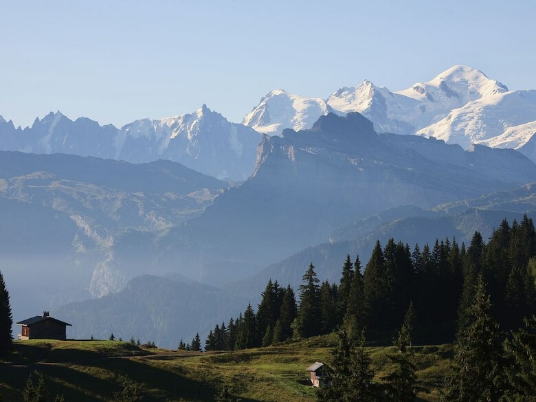 Spacious Apartment In Sallanches Near Ski Area