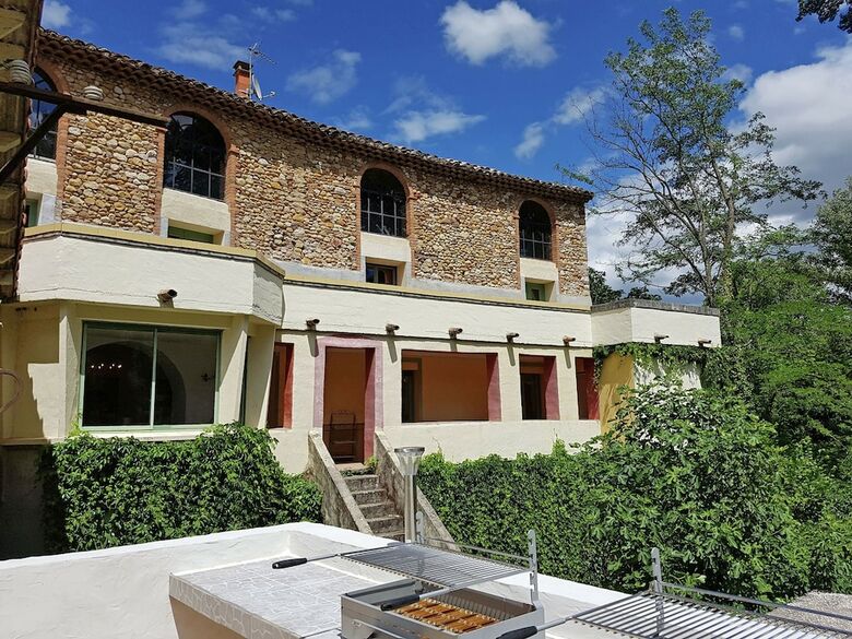 Gorgeous Villa In Les Mages With Jacuzzi