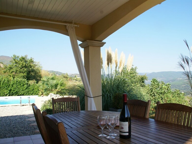 Luxurious Villa With Private Pool In Les Vans