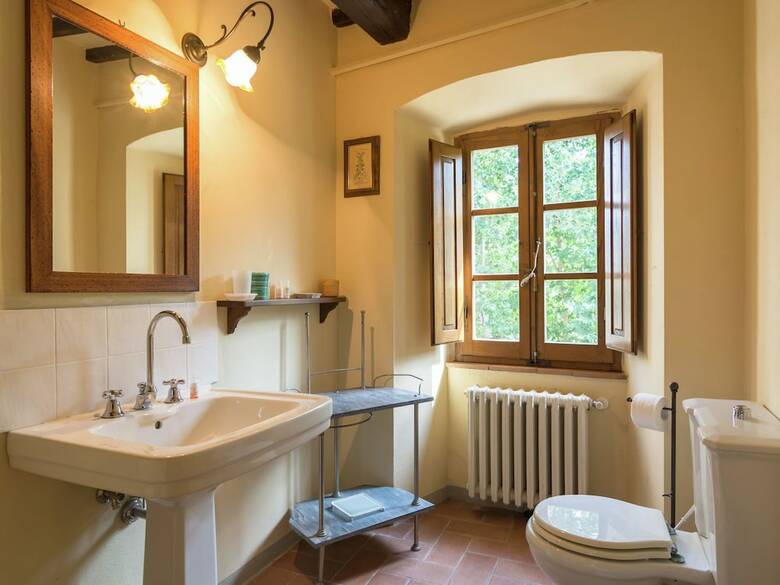 Atmospheric Appartment With Large, Enclosed Garden, Pool And Magnificent View