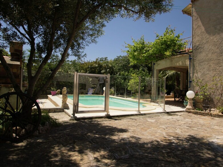 Apartment In A Villa With Shared Pool In La Ciotat, 5 Min From The Beach!