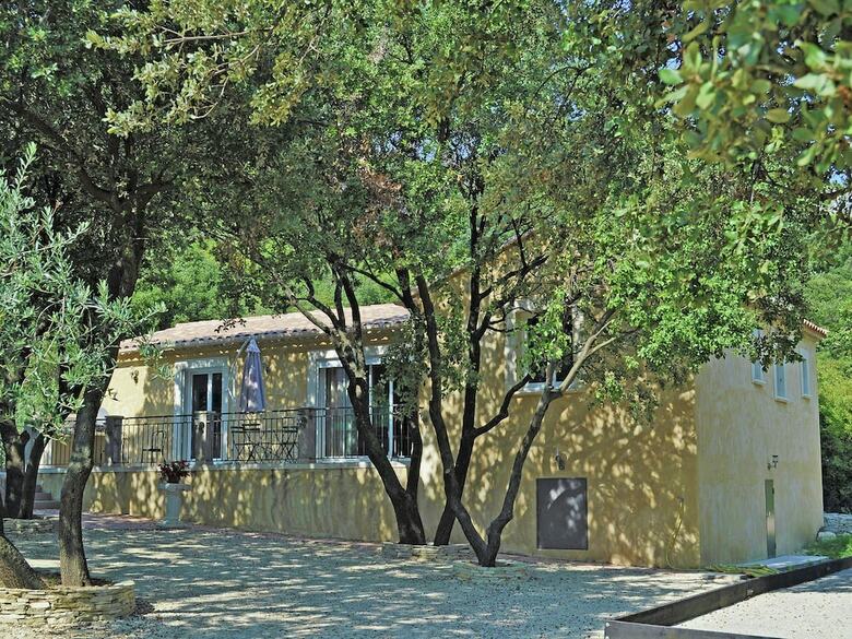 Modern Villa With Private Swimming Pool In L�denon