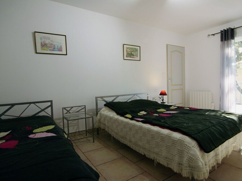 Modern Villa With Private Swimming Pool In L�denon
