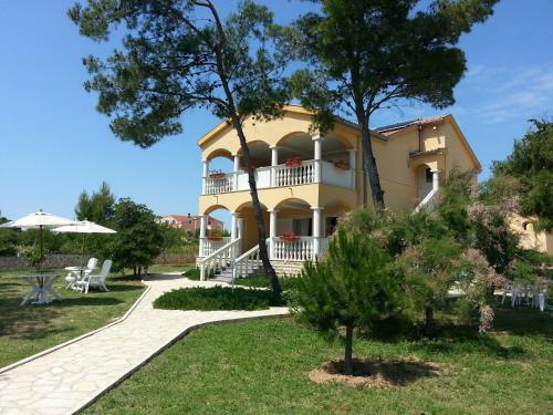 Apartamentos Villa Kayo