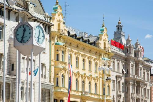 Apartments Angel Main Square