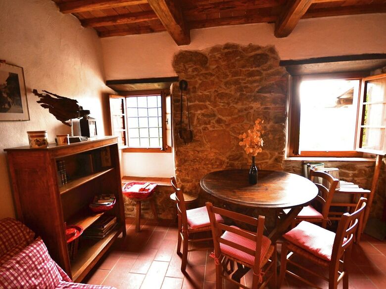 Vintage Cottage In Pescia With Jacuzzi