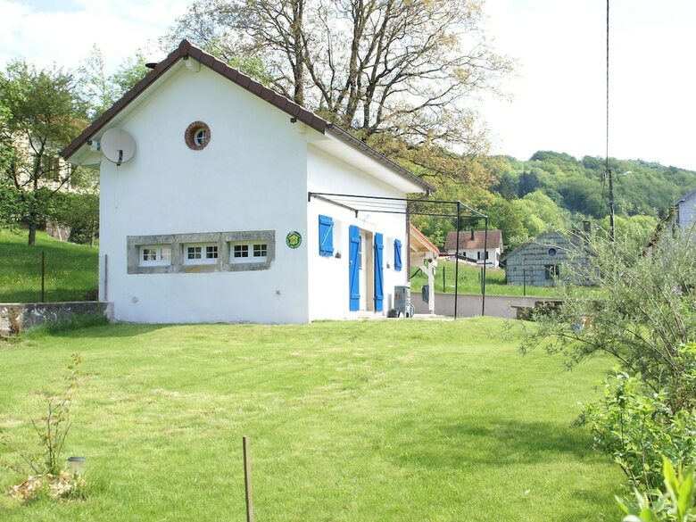 Cozy Home In Haut-du-them-ch�teau-lambert With Garden