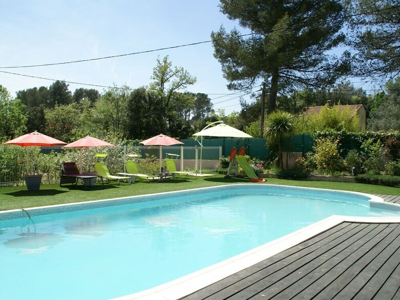 Airconditioned, Spacious Villa In Gar�oult With A Private Pool