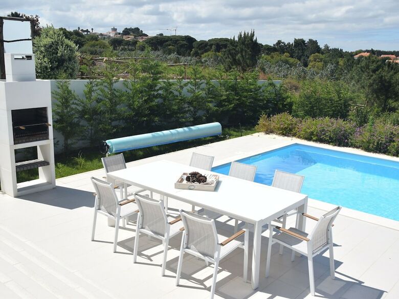 Comfortable Detached Villa With Heated Swimming Pool And Beautiful View