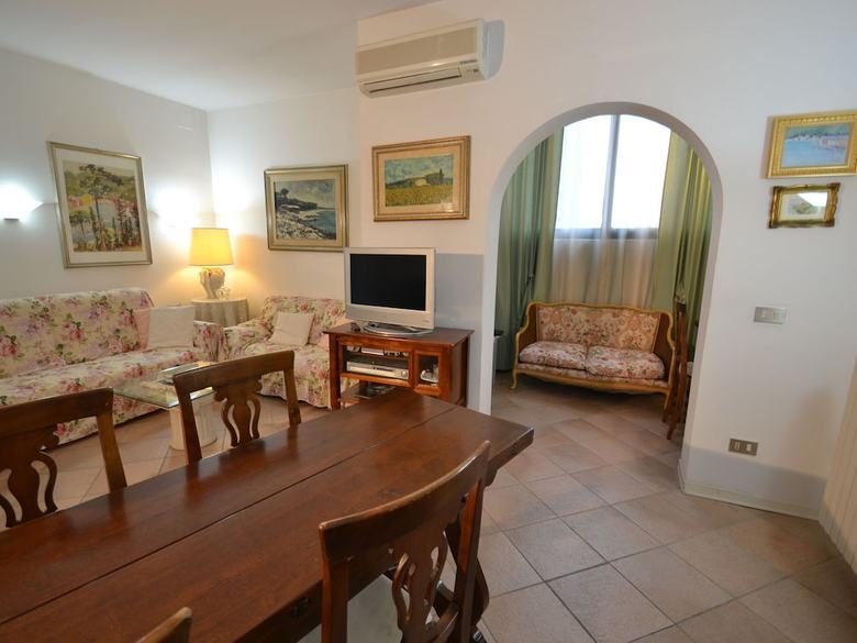 Spacious Holiday Home In Tuscany With Barbecue