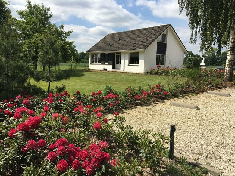 Cozy Holiday Home In Nistelrode With Garden
