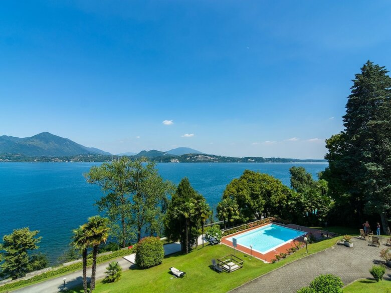 Nice Appartment With Terrace And Stunning Lake View