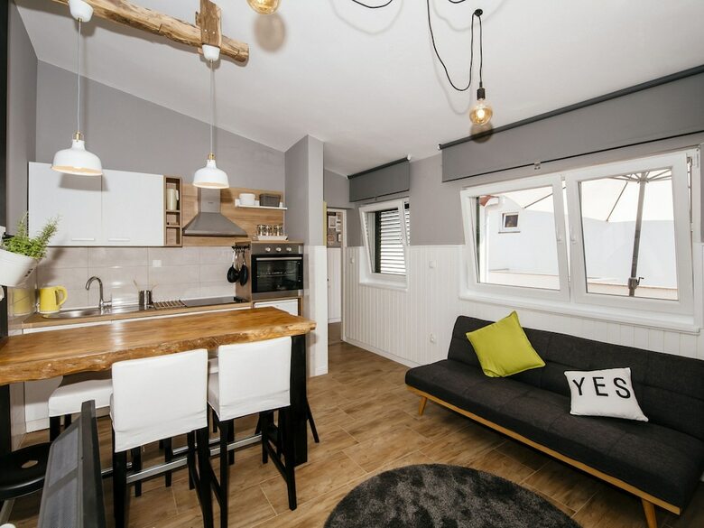 Charming Holiday Home In Ra?anac With Terrace