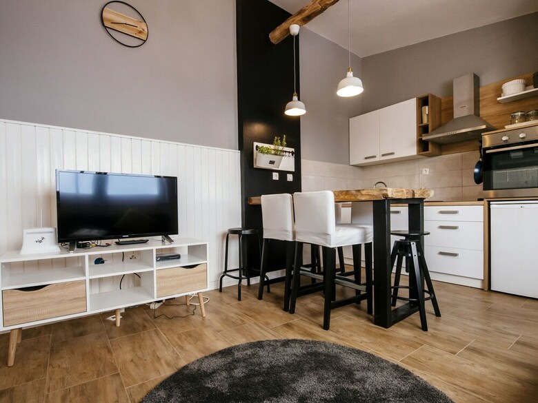 Charming Holiday Home In Ra?anac With Terrace