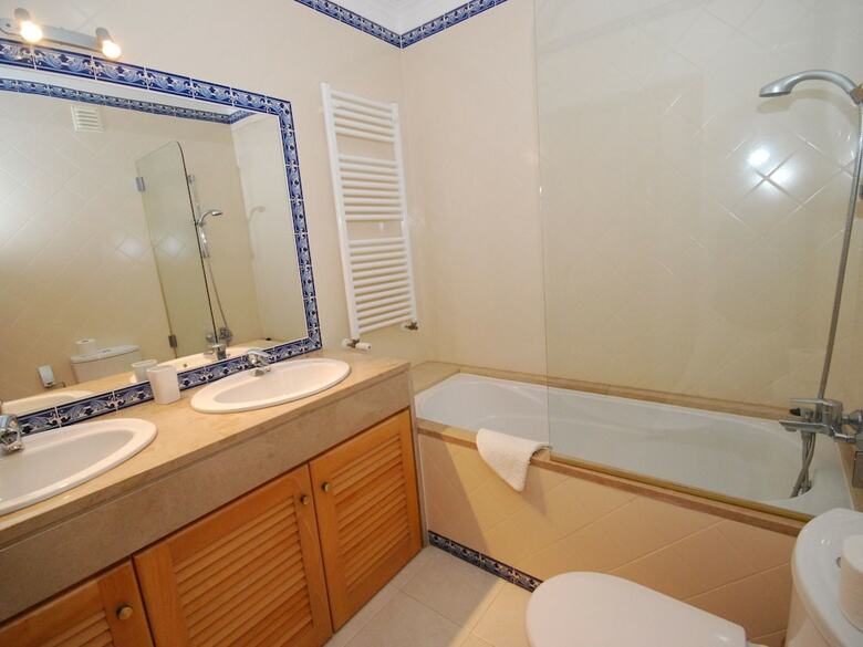 Modern Apartment In �bidos With Pool