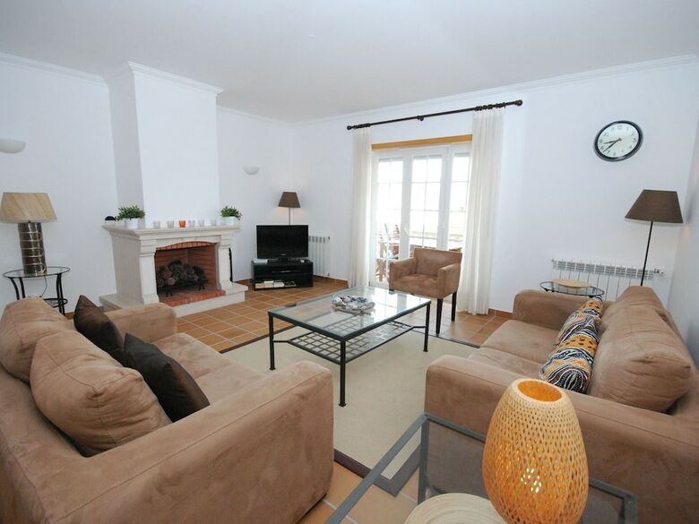 Modern Apartment In �bidos With Pool