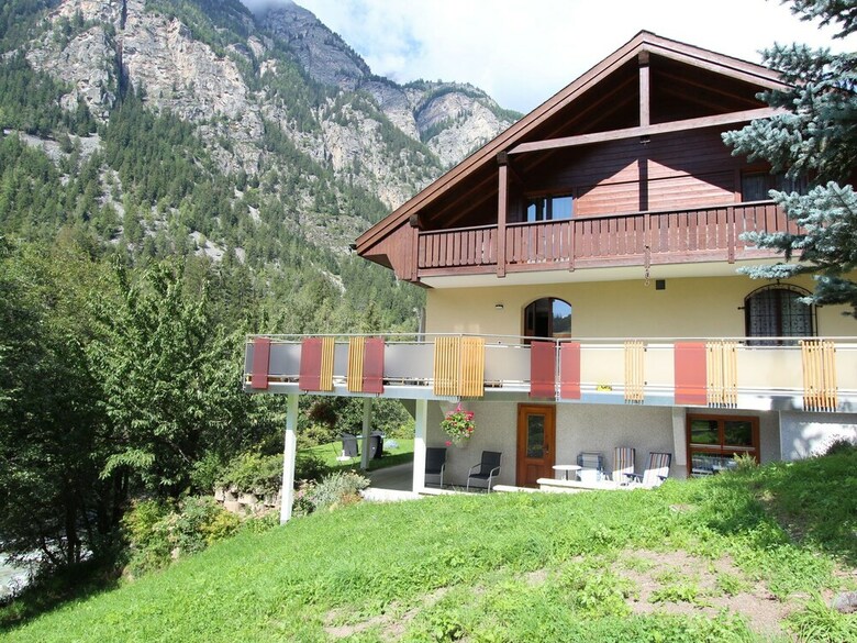 Spacious Apartment In St Niklaus Near Mattertal Ski Area