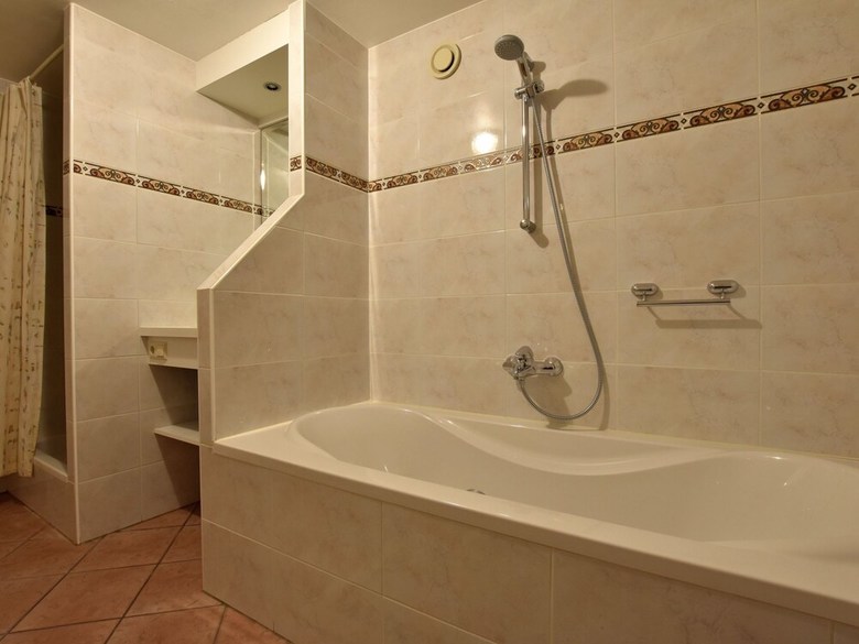 Spacious Apartment In Schin Op Geul Near The River