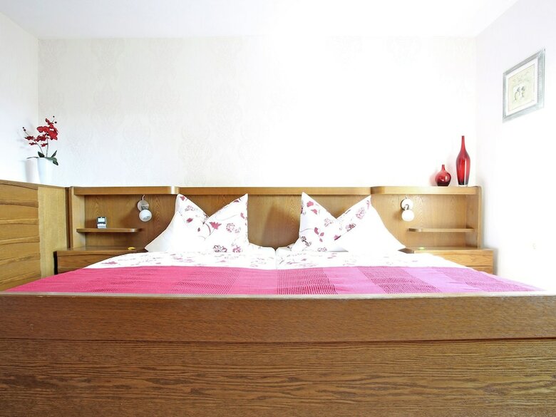 Spacious Apartment In Pracht Near Forest